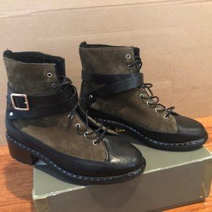 UGG Shearling Sassari leather Boots. Size:9